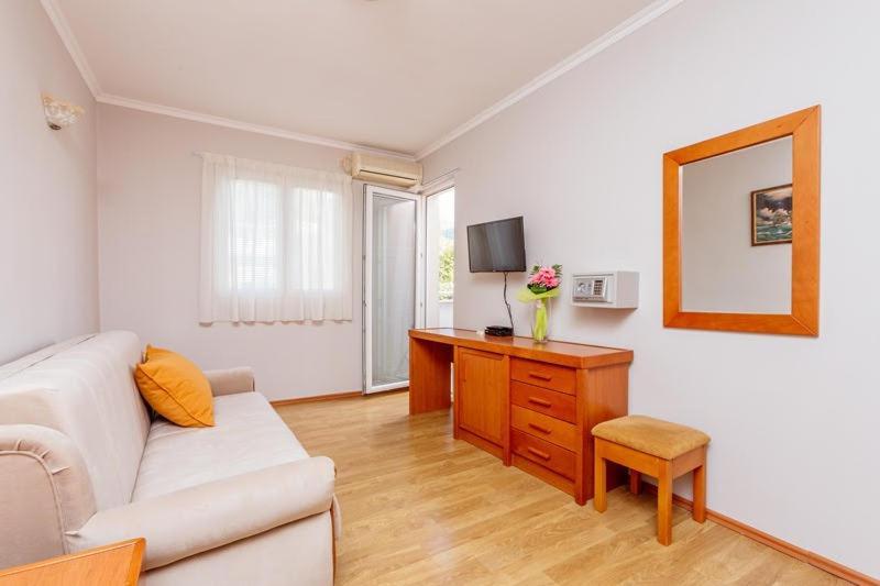 Guest House Perper 티바트 외부 사진